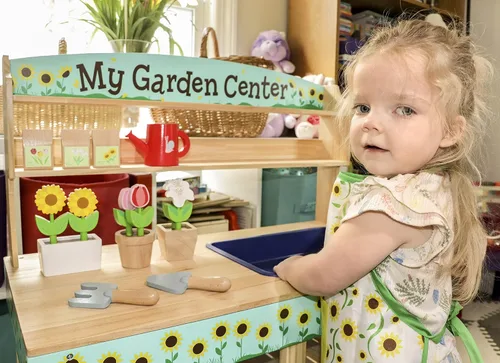 Miniatura 6 de Bloom & Grow Centro de jardinería de juguete de madera para interiores, juego de 22 piezas de soporte de jardín con flores, paquete de semillas