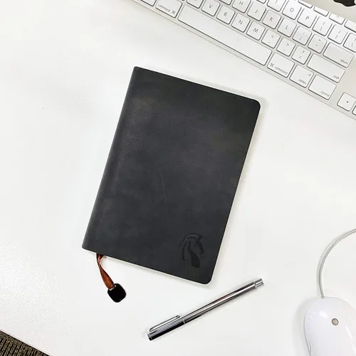 Miniatura 9 de LeStallion Bonito cuaderno negro a rayas, diario de piel sintética de tapa suave, papel de escritura de alta calidad de 120 GSM, 200 páginas