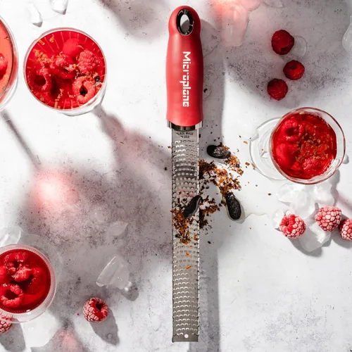 Miniatura 8 de Premium Classic Series Zester - Rojo granada Herramienta de limón Zester, queso duro y rallador de verduras Para cítricos, queso parmesano, ajo