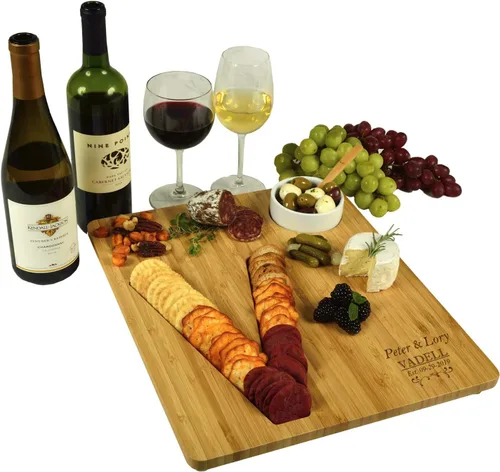 Miniatura 19 de Picnic at Ascot Tablero de queso/embutidos de bambú personalizado personalizado con un surco fresado en forma de letra para galletas – Incluye salsa