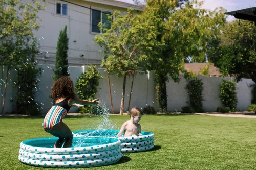 Miniatura 2 de Rae Dunn x CocoNut Float - Mini piscina de lunares índigo, tema de frío, piscina inflable para niños, gran piscina para patio trasero, fiestas