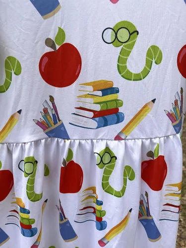 Miniatura 9 de Vestidos de regreso a la escuela para niñas pequeñas: manzana, lápices, ratón de biblioteca, autobús escolar, pegamento, telurión, pizarra arcoíris
