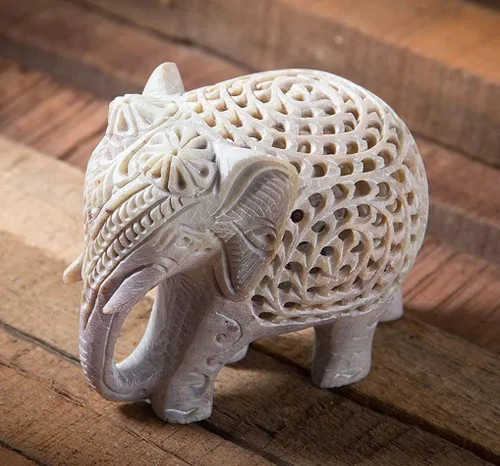 Miniatura 3 de Estatuilla de elefante tallada con escultura de elefante madre con estatua interior de bebé de 4 pulgadas, hecha a mano en Jali o calado de un solo