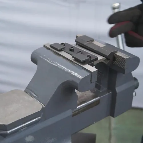 Miniatura 36 de KAKA INDUSTRIAL Prensas de banco de 3 pulgadas de ancho de mandíbula, apertura de mandíbula de 3.5 pulgadas, Base giratoria resistente