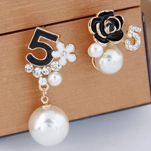 Miniatura 2 de Pendientes colgantes de imitación de perlas blancas y negras florales
