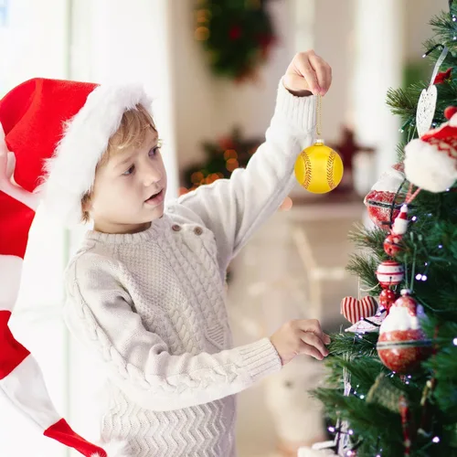 Miniatura 7 de Adorno soplado de vidrio de sóftbol de Navidad de 3.15 pulgadas, mini bola deportiva pintada a mano 2025 para niños y niñas, árbol de Navidad