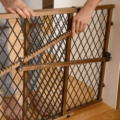 Miniatura 7 de Evenflo Position & Lock - Puerta para bebé, montada a presión, colección Farmhouse