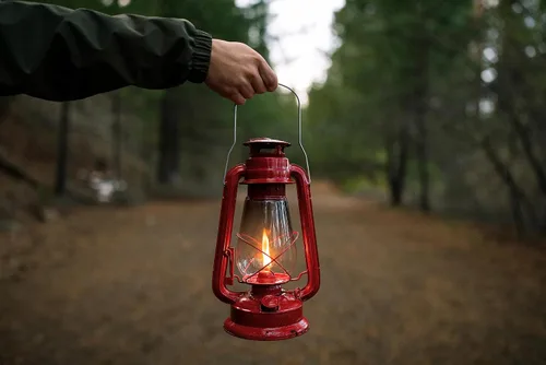 Miniatura 3 de Stansport Hurricane Lantern – Classic Metal Kerosene Oil Lamp with Glass Globe and Adjustable Wick – Portable Emergency Lighting & Decorative