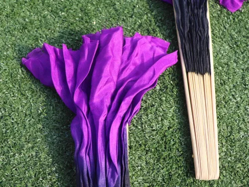 Miniatura 4 de Winged Sirenny Pares de abanicos plegables de seda cortos de 4 pulgadas (3.9 in) para adoración y baile popular chino (negro a morado)