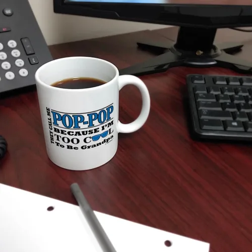 Miniatura 6 de ThisWear Regalo del Día del Padre para Pop-Pop Too Cool to Be a Grandpa Gafas de sol Regalo 11oz Taza de café de cerámica con asa 11oz - Pop-Pop