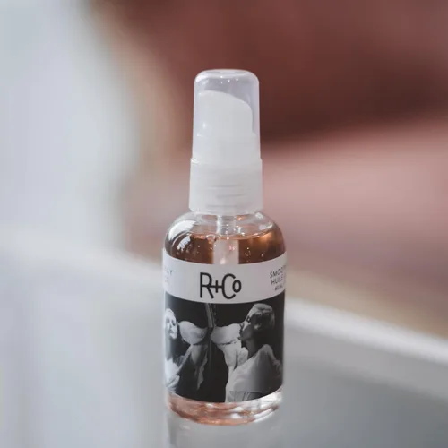 Miniatura 2 de R+Co TWO WAY MIRROR Smoothing Oil – Frizz-Control & Shine-Enhancing Hair Oil, Smooths & Softens Hair, All Hair Types