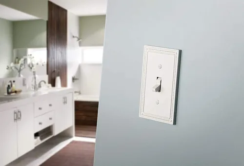 Miniatura 3 de Franklin Brass Placa de pared clásica con cuentas (1 unidad) para interruptor de luz, color blanco puro, protector de palanca de 1 banda, toma