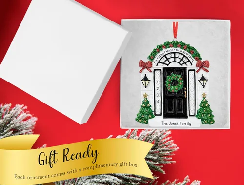Miniatura 2 de Adorno de Navidad personalizado para el nuevo hogar 2026 Puerta negra con cinta de purpurina recuerdo único para el árbol de Navidad – Primer año