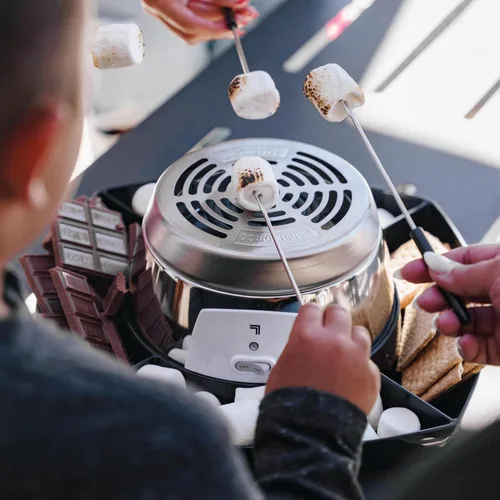 Miniatura 9 de Sharper Image Máquina eléctrica S'mores – 6 palitos para asar malvaviscos y bandeja para servir Kit de Smores de interior Actividad de fiesta