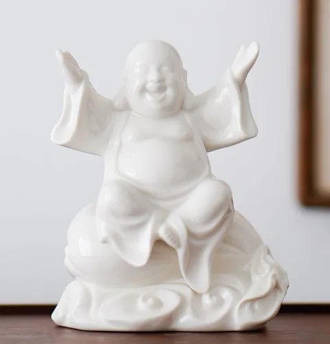 Miniatura 4 de QINLANG Pequeña estatua de Buda riendo blanca de cerámica para buena suerte, estatua de Buda feliz de la suerte sentado en bolsa de dinero