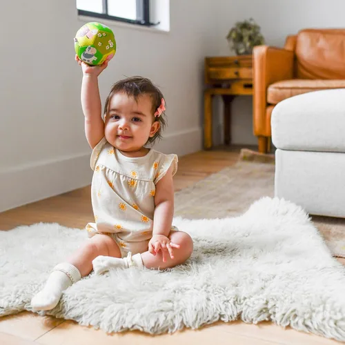 Miniatura 3 de HABA Pelota suave para bebé, tiempo boca abajo y juego sensorial, pelota de juego infantil de 4.5 pulgadas, ideal para gatear, para bebés de 6 meses