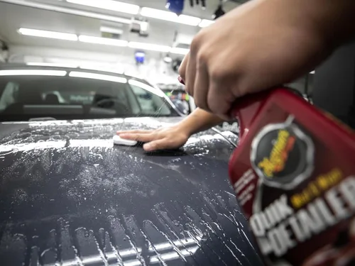 Miniatura 9 de Kit de arcilla Meguiar's G191700 para superficie lisa, aplicación de arcilla para automóviles segura y fácil para un acabado fino como el vidrio