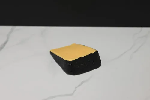 Miniatura 2 de Cuña de queso cheddar falso con cáscara negra
