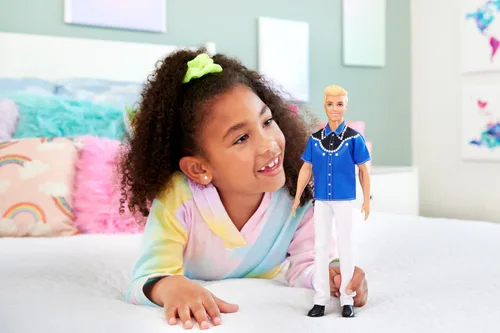 Miniatura 2 de Barbie Fashionistas Ken Doll #226 con camisa occidental extraíble, pantalones y botas, muñeca rubia de moda, coleccionable de 65 aniversario