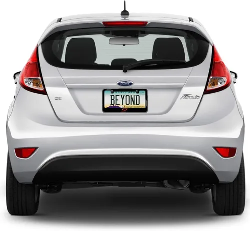 Miniatura 4 de iPick Image Hecho para Ford Focus ST en letras 3D gris oscuro sobre marco de matrícula de metal negro