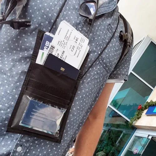 Miniatura 10 de Specialist ID Paquete de 2 carteras para pasaporte de viaje, ventana de exhibición de 4 x 3, cordón ajustable con ranuras para bolígrafo y 3