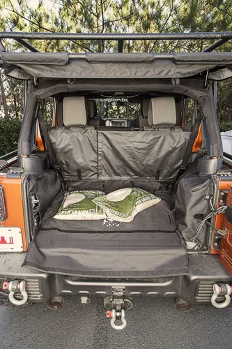 Miniatura 4 de Cobertor de carga Rugged Ridge 13260.02 C3 con subwoofer para puerta de Jeep Wrangler JKU (4 puertas)