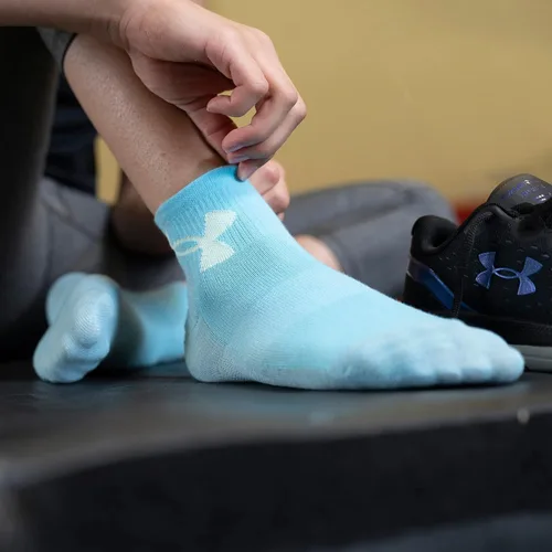 Miniatura 6 de Under Armour Kids' Essential Quarter Socks, 6-Pairs