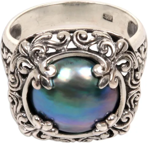 Miniatura 3 de NOVICA Anillo de cóctel artesanal hecho a mano con perlas de agua dulce cultivadas Mabe de plata de ley 925 con motivo floral azul Indonesia piedra