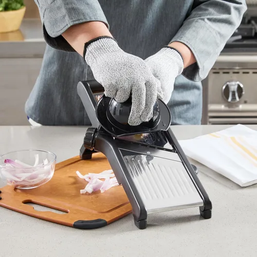 Miniatura 5 de Restaurantware Rebanadora de mandolina ajustable de acero inoxidable, cortador de verduras estándar alemán con protector de cuchilla, incluye
