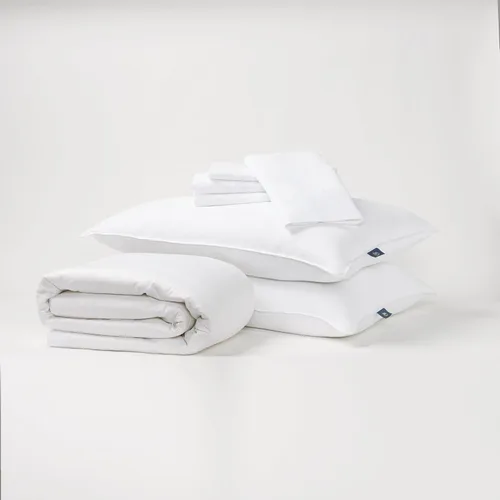 Serta Paquete de ropa de cama clásica, contiene un protector de colchón de tamaño individual y un juego de sábanas junto con una almohada estándar,