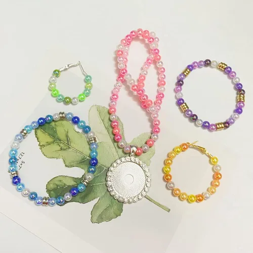 Miniatura 5 de 800 cuentas de perlas de 0.236 pulgadas (0.236 in) de colores AB, perlas redondas sueltas con agujeros para coser manualidades, hacer pulseras
