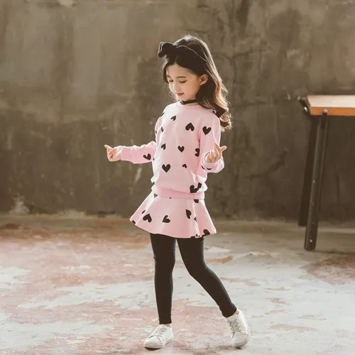 Miniatura 2 de Conjunto de ropa para niñas con estampado de corazón y polainas