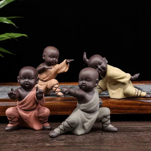 Miniatura 4 de Kingzhuo Estatuilla de Buda en miniatura de cerámica, pequeña y linda estatua de Buda, figura de monje, manualidades creativas para bebés, adornos