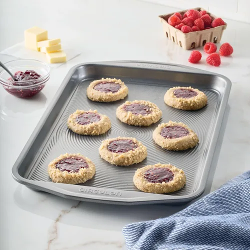Miniatura 7 de Circulon Total Bakeware - Bandeja antiadherente para hornear galletas, 10 x 15 pulgadas, color gris oscuro