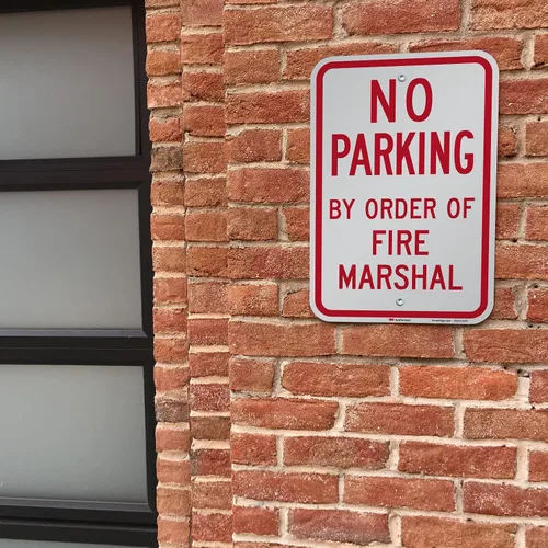 Miniatura 3 de SmartSign -K-9548-EG Letrero "No Parking - por Order Of Fire Marshal" 12 x 18 pulgadas, aluminio reflectante 3M de grado de ingeniero, rojo sobre