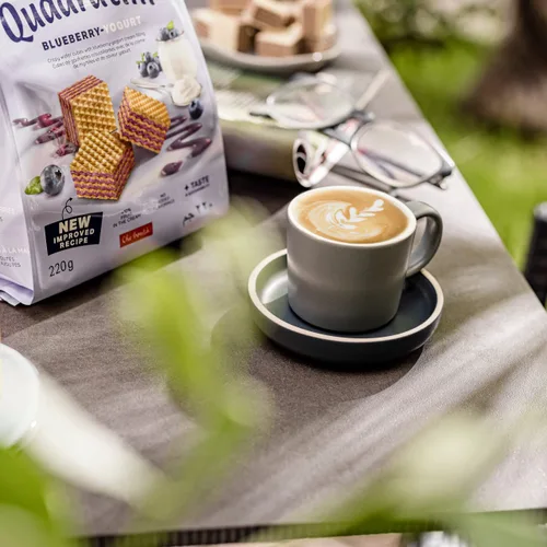 Miniatura 6 de Loacker Quadratini - Obleas de yogur de arándano de tamaño pequeño