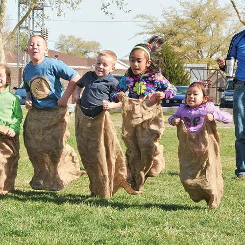 Miniatura 6 de Paquete de 4 bolsas de arpillera para carreras de sacos de patatas de 24 x 40 pulgadas, juegos de césped al aire libre para niños y adultos