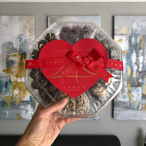 Miniatura 7 de Caja de nueces cubiertas de chocolate con caramelo, variedad surtida de nueces de chocolate, hamburguesas de nueces, almendras, racimos
