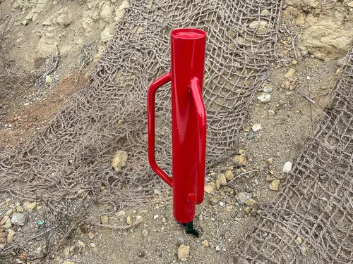 Miniatura 7 de Sandbaggy Varilla manual de 15.5 libras Rojo Poste T y U Post Driver Pounder 30% más pesado que la competencia Se adapta a postes de hasta
