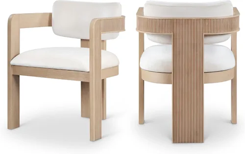 Meridian Furniture 11094Cream-C Sacha Collection Silla de comedor Art Deco, terciopelo crema Ultra Luxe, terciopelo de 460 GSM, acabado natural de