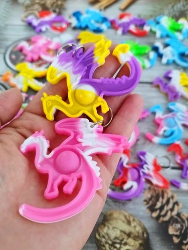 Miniatura 6 de Paquete de 100 paquetes de mochila de animales de dragones a granel, mini llavero de arco iris, llavero para niños, aula, estudiantes, regalos