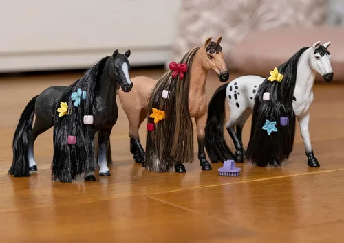 Miniatura 3 de Schleich Horse Club Sofia's Beauties Akhal Teke Stallion - Juego de 8 figuras de juguete de caballo con pelo cepillable y accesorios para niños