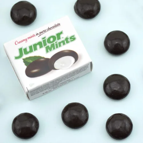 Miniatura 3 de Tootsie Roll Mentas cremosas junior en chocolate puro, mini cajas, 72 unidades, 31.68 onzas