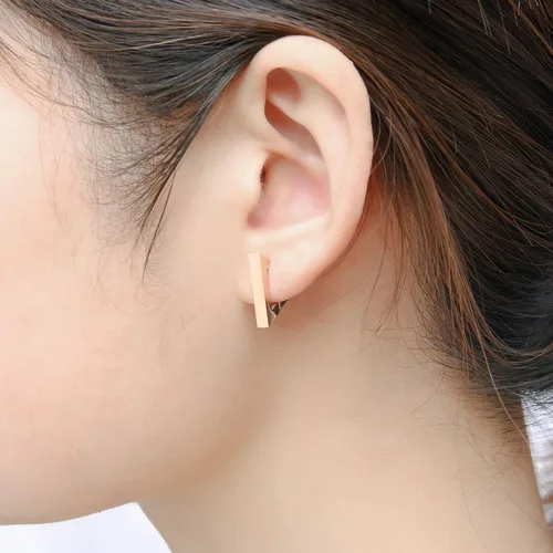 Miniatura 5 de HELFNE Aretes de cartílago hechos a mano con triángulo de oro de 14 quilates para mujer de oro real pequeños aretes geométricos de plata
