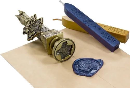 Miniatura 2 de The Noble Collection Harry Potter Hogwarts - Sello de cera de 6.5 pulgadas (6.5 in) de metal fundido a presión y juego de cera de color morado
