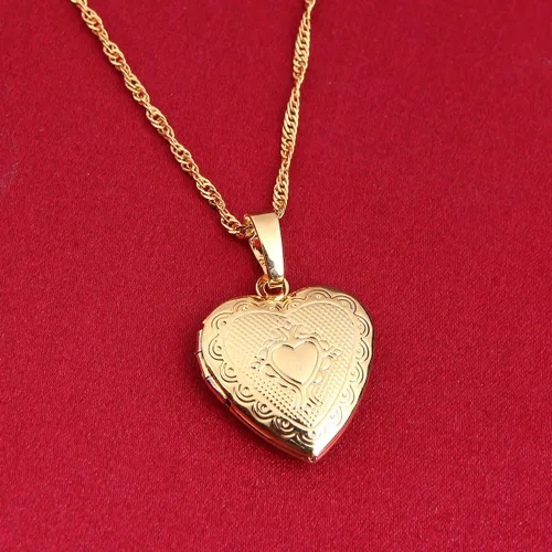 Miniatura 3 de Collar con colgante de corazón de 18 quilates con corazón grabado