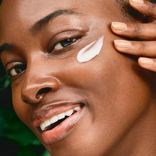 Miniatura 7 de Clarins Hidratante de día multiactivo con niacinamida Suaviza las líneas finas Aprieta visiblemente los poros Tono y textura uniformes
