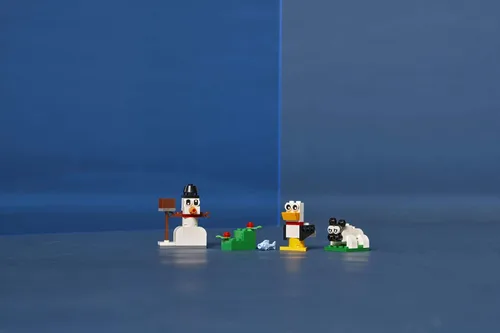 Miniatura 7 de LEGO Classic Creative White Bricks 11012 Kit de construcción; juego de construcción de juguetes para juego creativo con 3 ideas de construcción
