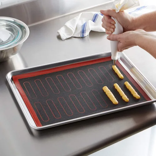 Miniatura 6 de Amazon Basics Eclair - Tapete de silicona antiadherente para hornear, reutilizable, fácil de limpiar, paquete de 2, negro/rojo/blanco, rectangular