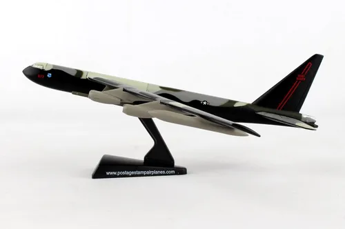 Miniatura 3 de Daron Worldwide Trading B-52 Stratofortress Vehículo (Escala 1:300)